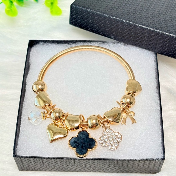 Gold Clover Charm Bracelet with Hearts - Picture 8 of 12